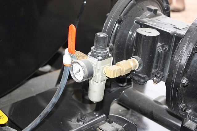 Техническое обслуживание оборудования: Машины для нанесения герметизирующего покрытия на асфальт